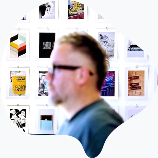 alt="Design de rapport d'activité par graphiste spécialisé print"